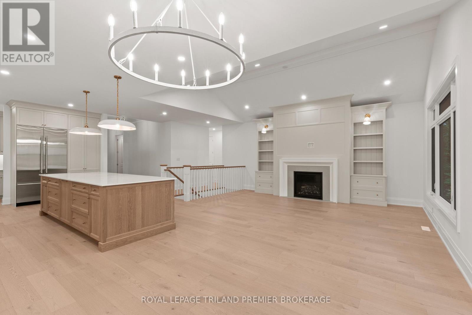 9940 Ontario Street, Lambton Shores, Ontario  N0M 2L0 - Photo 9 - X12861202