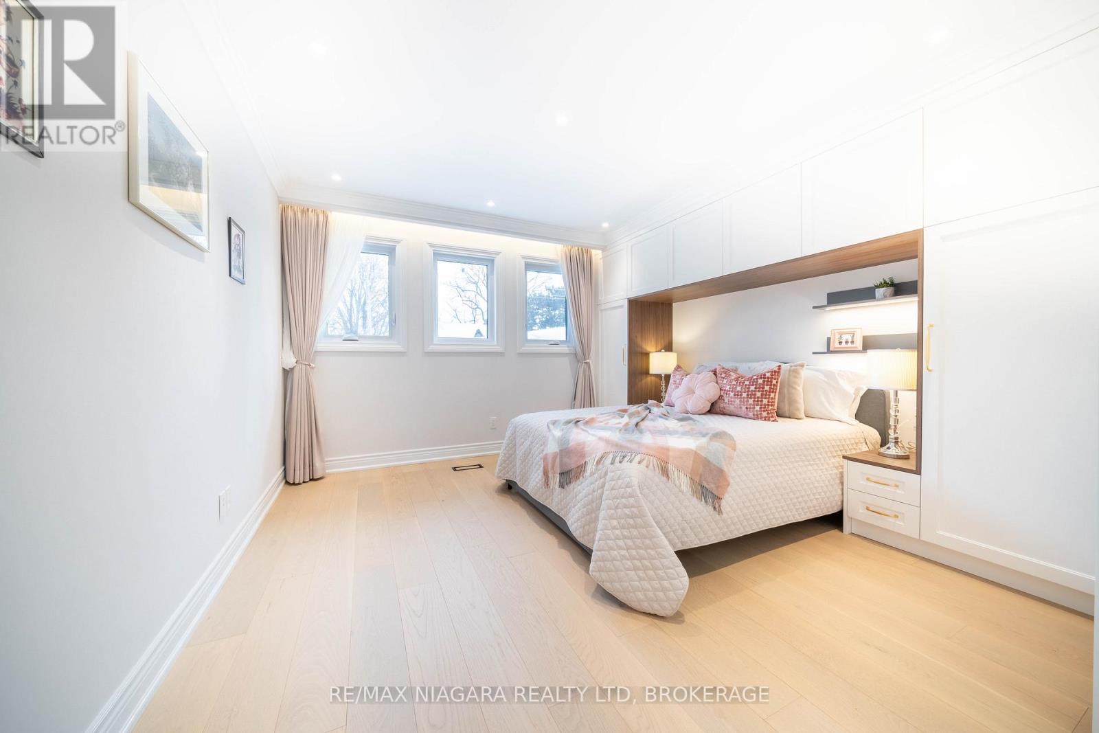 18 Mountbatten Road, Toronto, Ontario  M9P 1Z2 - Photo 26 - W12860992