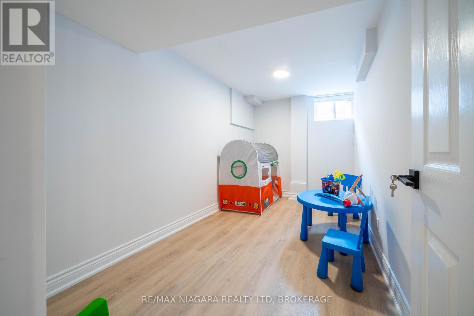 18 Mountbatten Road, Toronto, Ontario  M9P 1Z2 - Photo 40 - W12860992