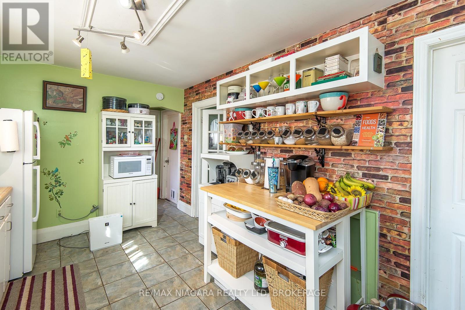 98 Chippawa Road, Port Colborne, Ontario  L3K 1T5 - Photo 7 - X12861030