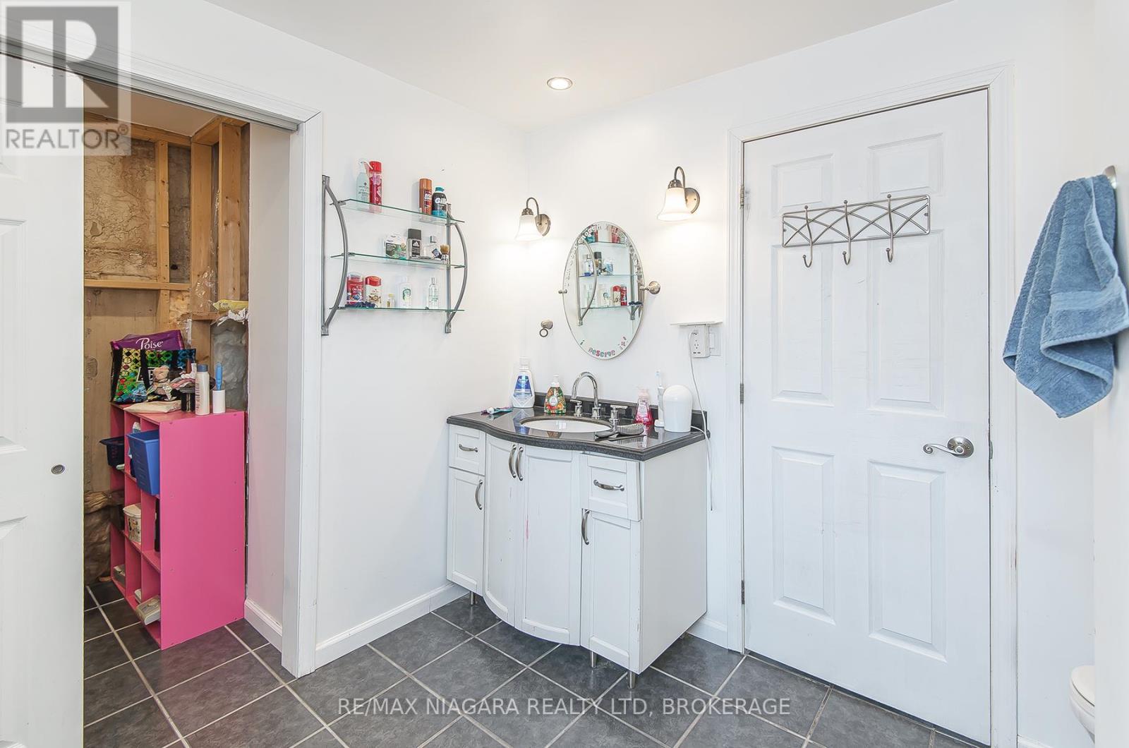 98 Chippawa Road, Port Colborne, Ontario  L3K 1T5 - Photo 9 - X12861030