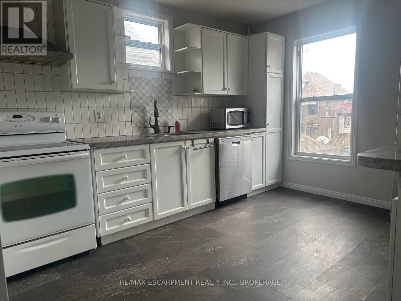 Upper - 64 Gage Avenue S, Hamilton, Ontario  L8M 3C9 - Photo 5 - X12861078