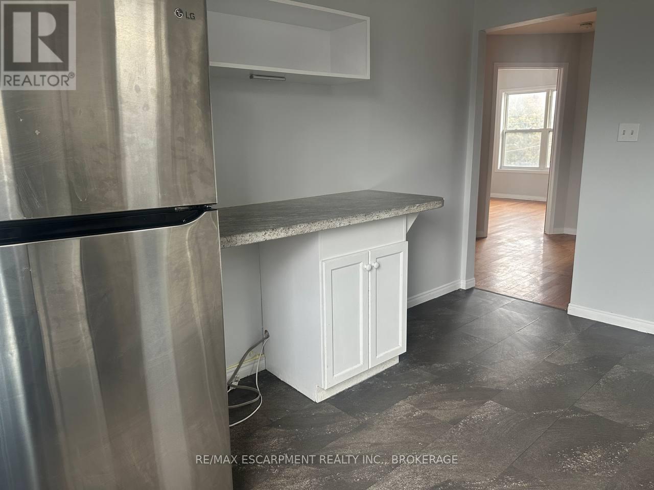 Upper - 64 Gage Avenue S, Hamilton, Ontario  L8M 3C9 - Photo 6 - X12861078