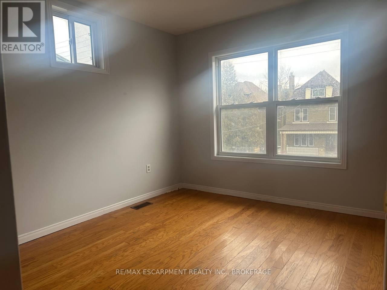 Upper - 64 Gage Avenue S, Hamilton, Ontario  L8M 3C9 - Photo 8 - X12861078