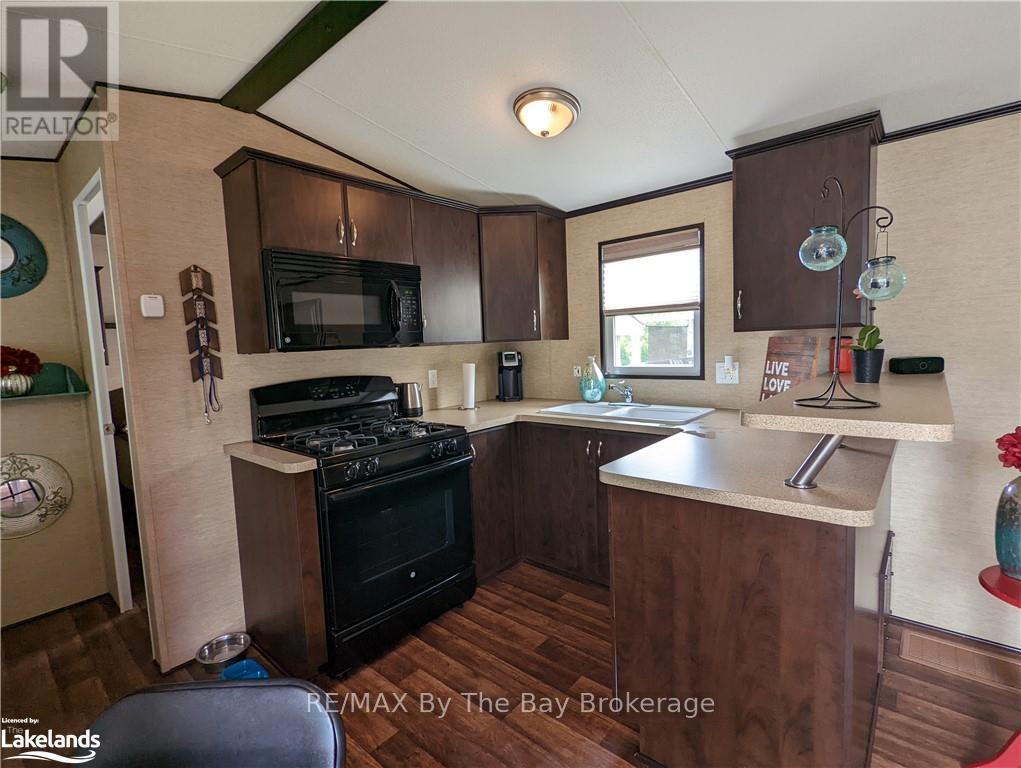 16 Kenora Trail, Wasaga Beach, Ontario  L9Z 1X7 - Photo 9 - S12861266