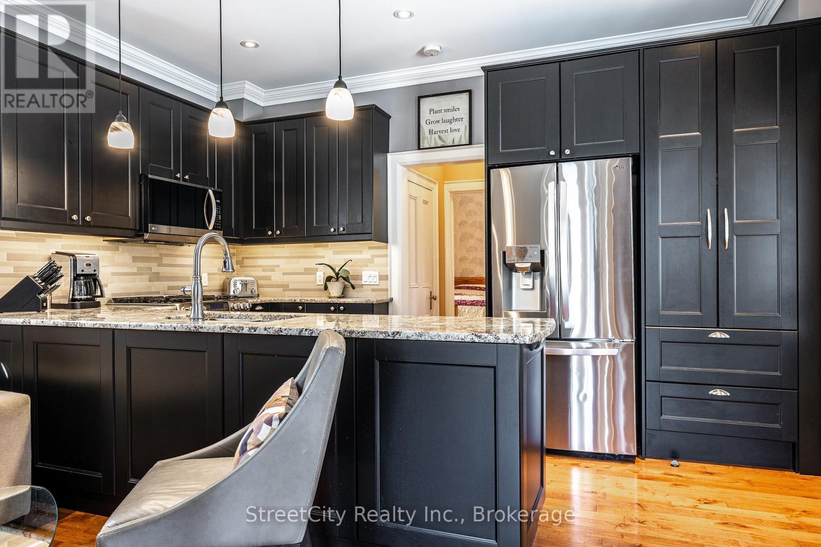 67 Douro Street, Stratford, Ontario  N5A 3R2 - Photo 12 - X12860956