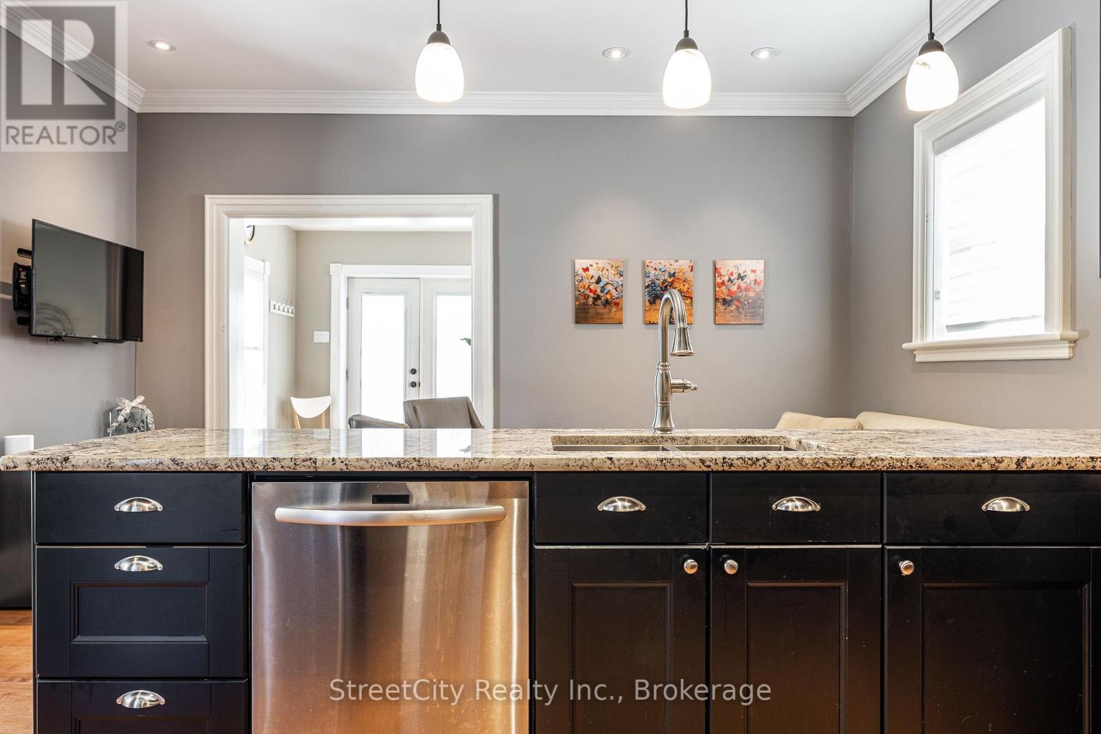 67 Douro Street, Stratford, Ontario  N5A 3R2 - Photo 15 - X12860956