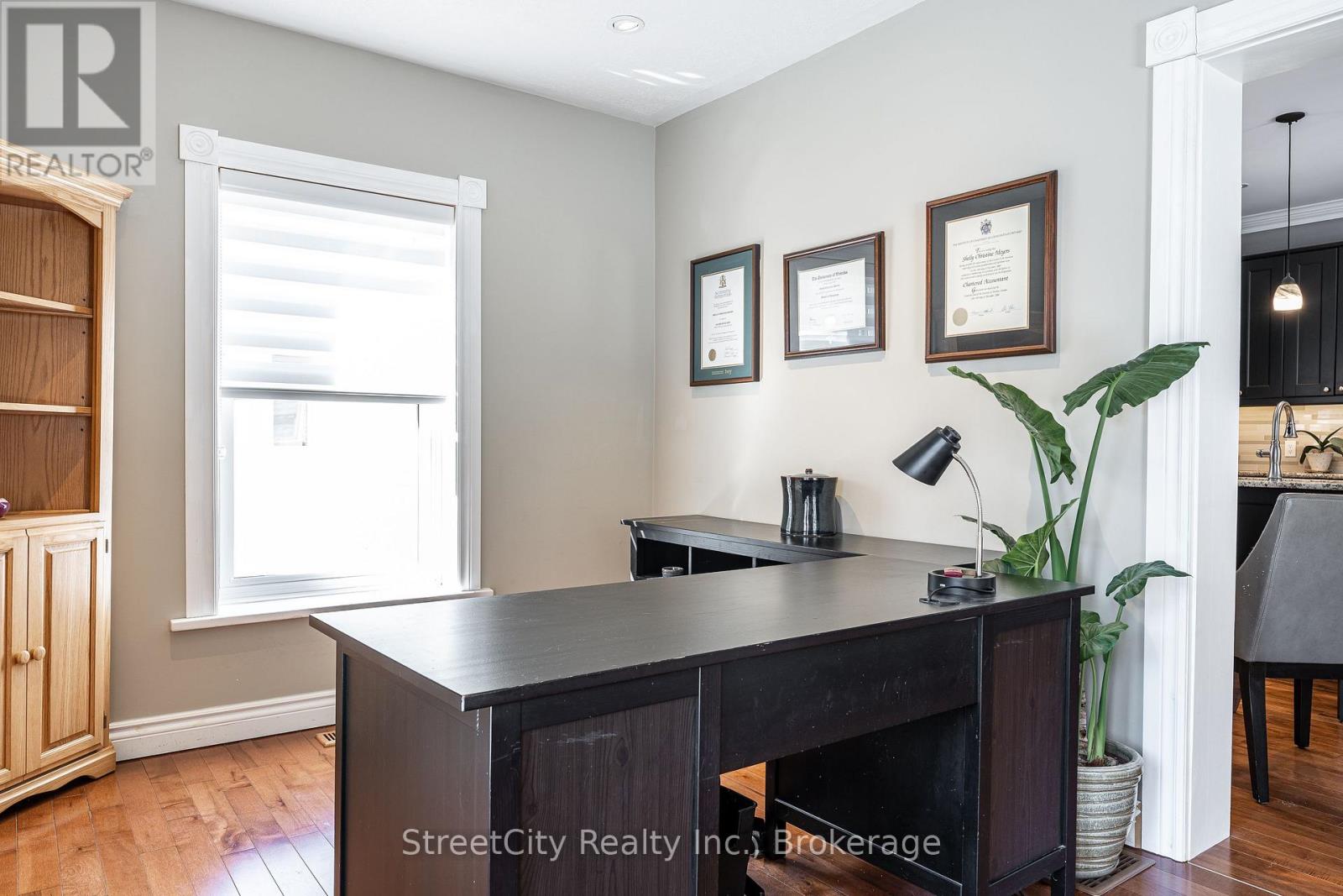 67 Douro Street, Stratford, Ontario  N5A 3R2 - Photo 19 - X12860956