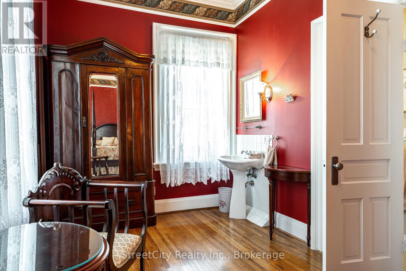 67 Douro Street, Stratford, Ontario  N5A 3R2 - Photo 26 - X12860956