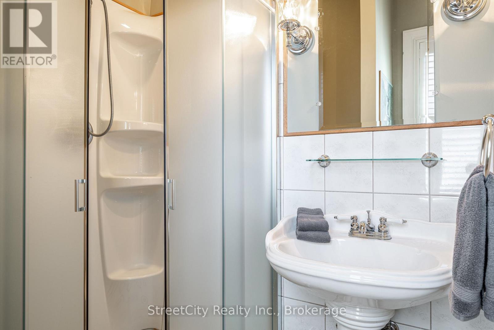 67 Douro Street, Stratford, Ontario  N5A 3R2 - Photo 31 - X12860956