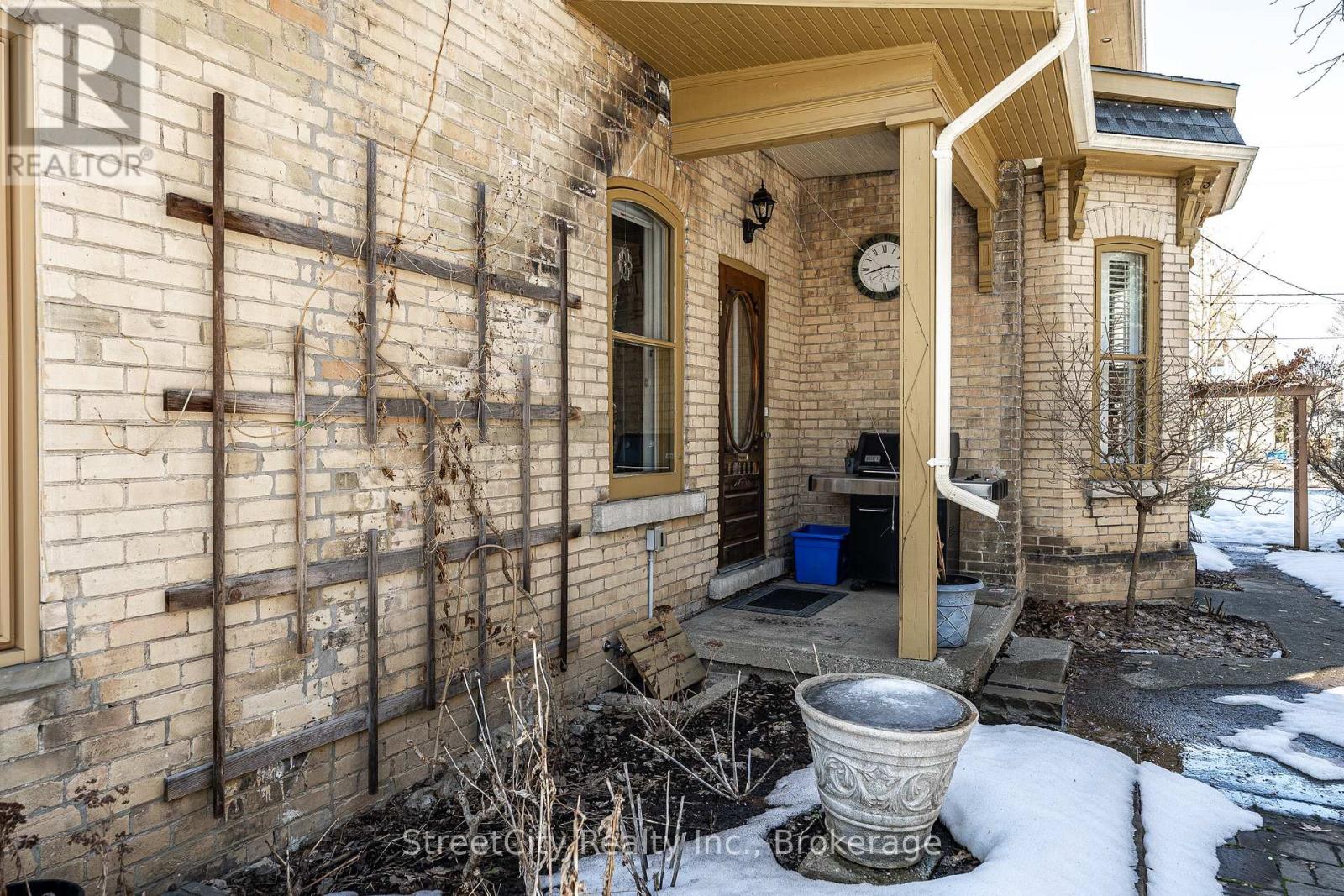 67 Douro Street, Stratford, Ontario  N5A 3R2 - Photo 38 - X12860956