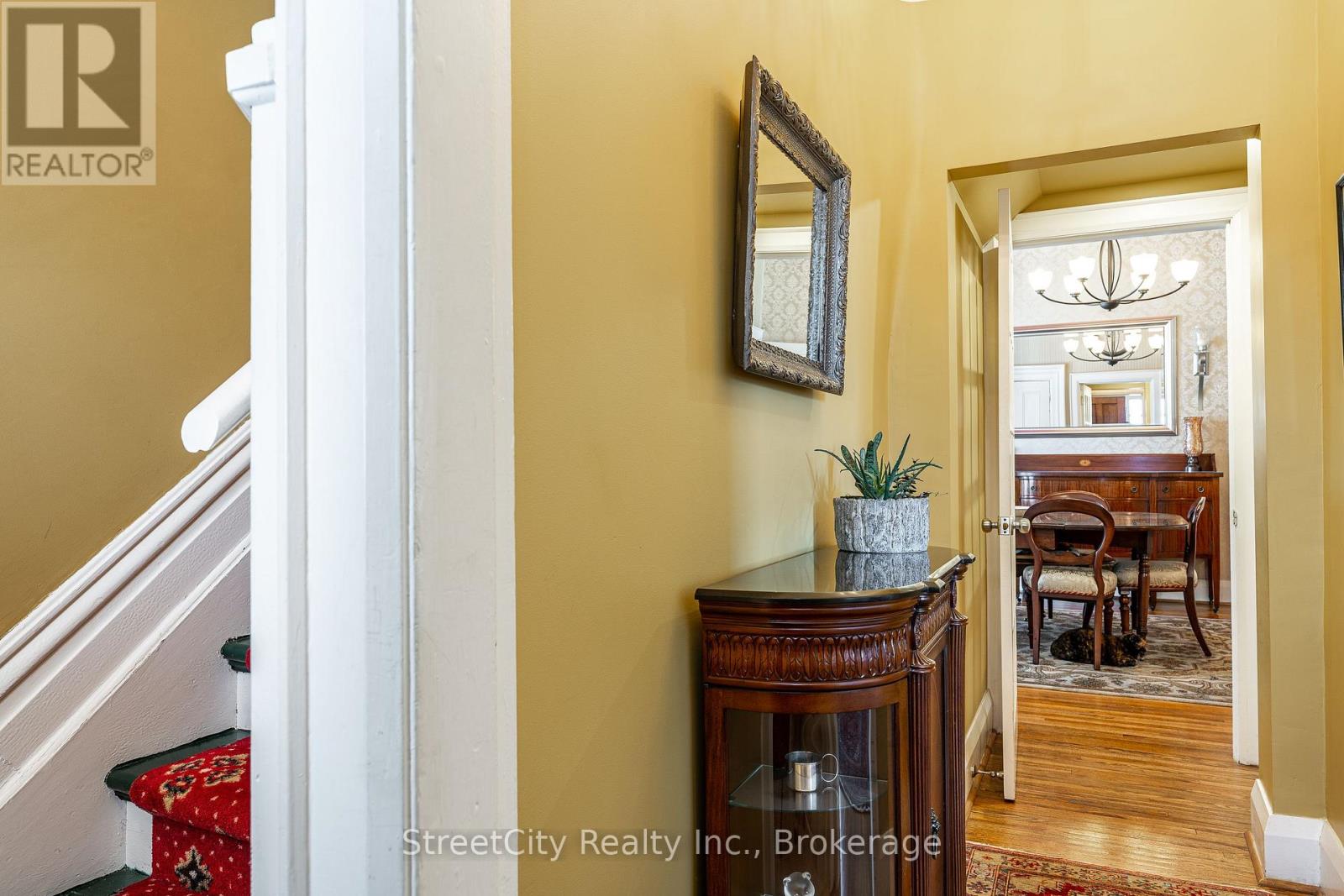 67 Douro Street, Stratford, Ontario  N5A 3R2 - Photo 6 - X12860956