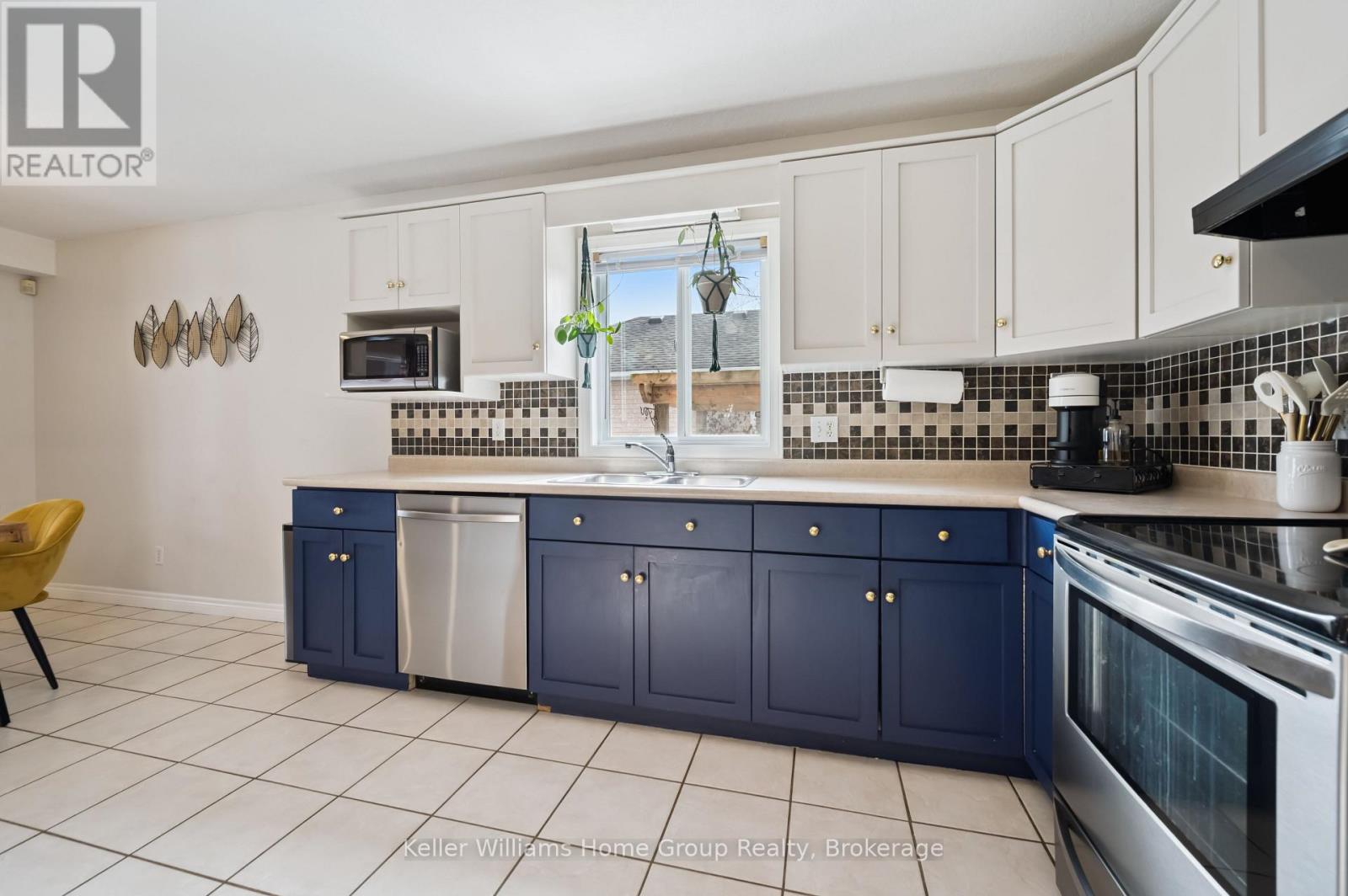 758 Victoria Terrace, Centre Wellington, Ontario  N1M 3E7 - Photo 12 - X12860994