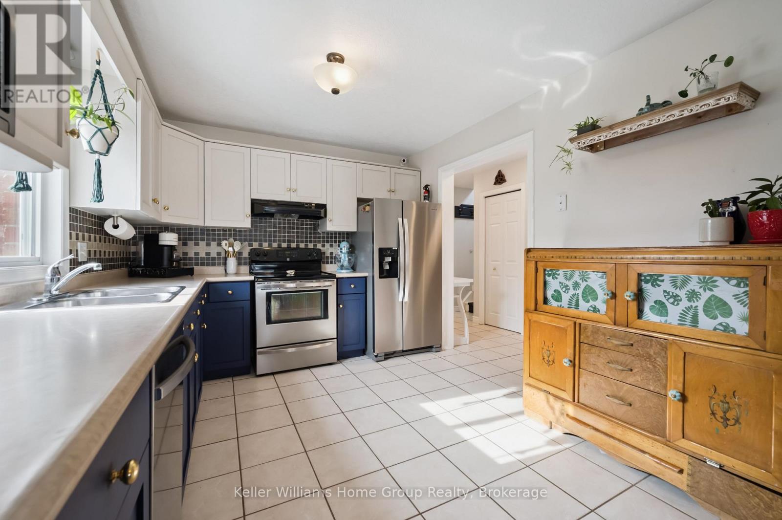 758 Victoria Terrace, Centre Wellington, Ontario  N1M 3E7 - Photo 14 - X12860994