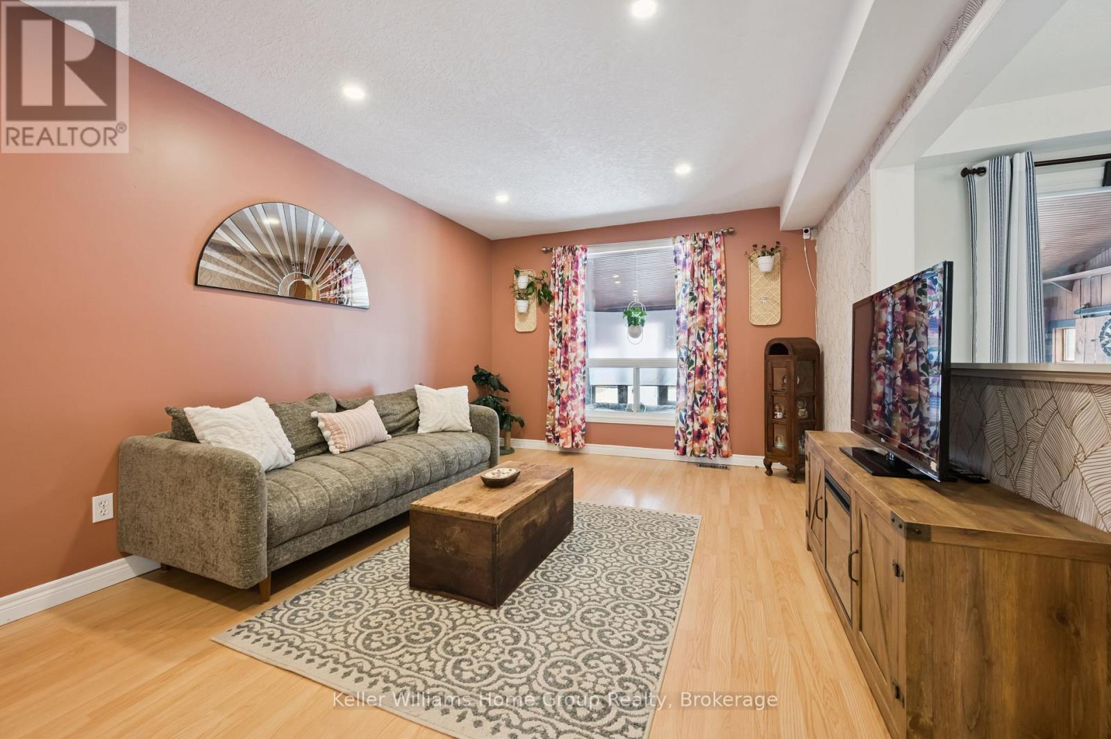 758 Victoria Terrace, Centre Wellington, Ontario  N1M 3E7 - Photo 8 - X12860994