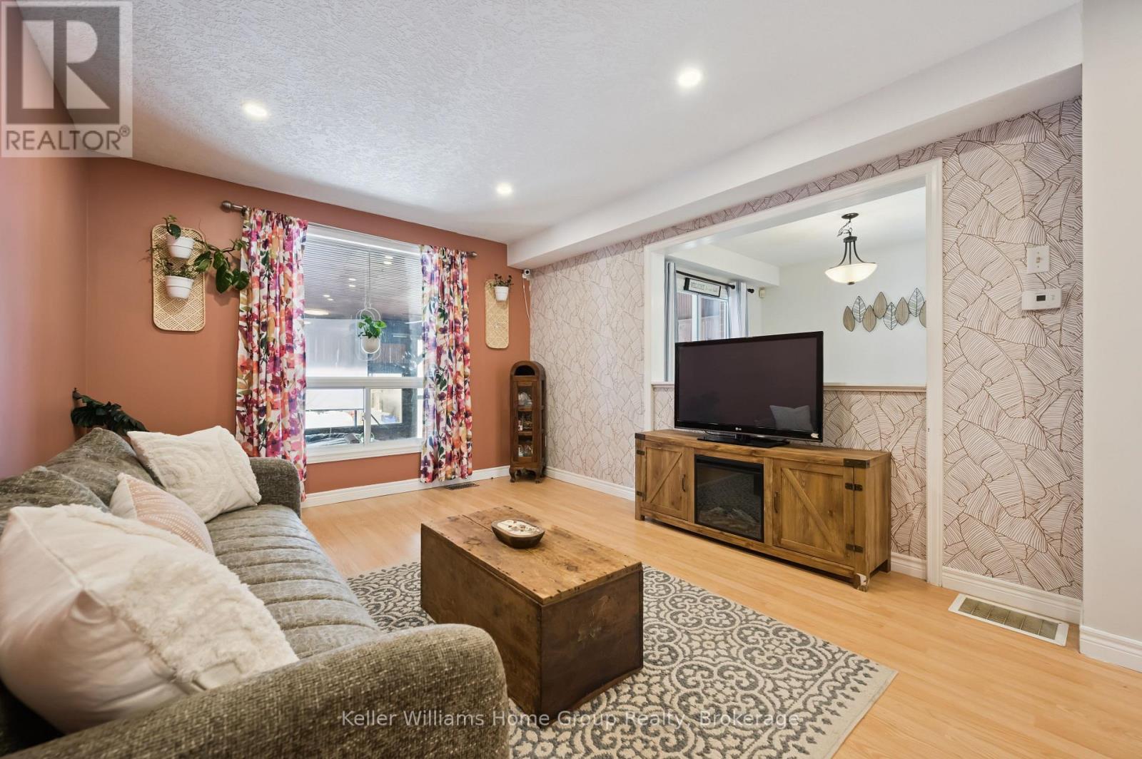 758 Victoria Terrace, Centre Wellington, Ontario  N1M 3E7 - Photo 9 - X12860994