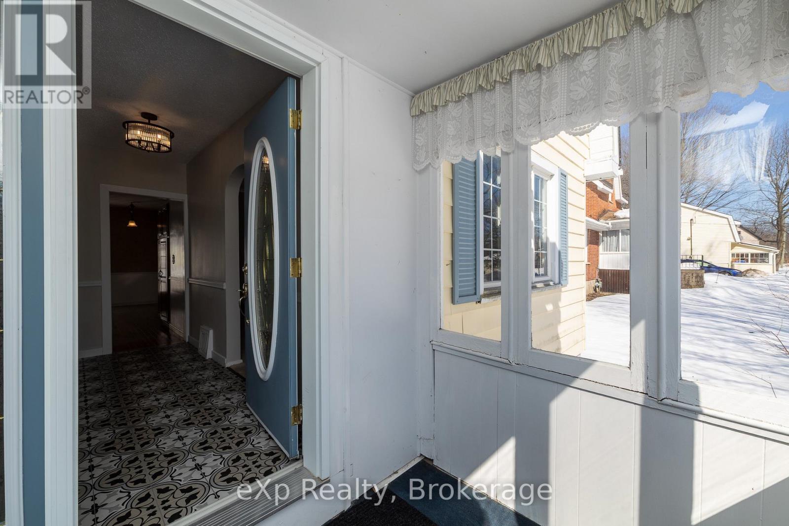 1760 5th Avenue W, Owen Sound, Ontario  N4K 5B8 - Photo 3 - X12861264