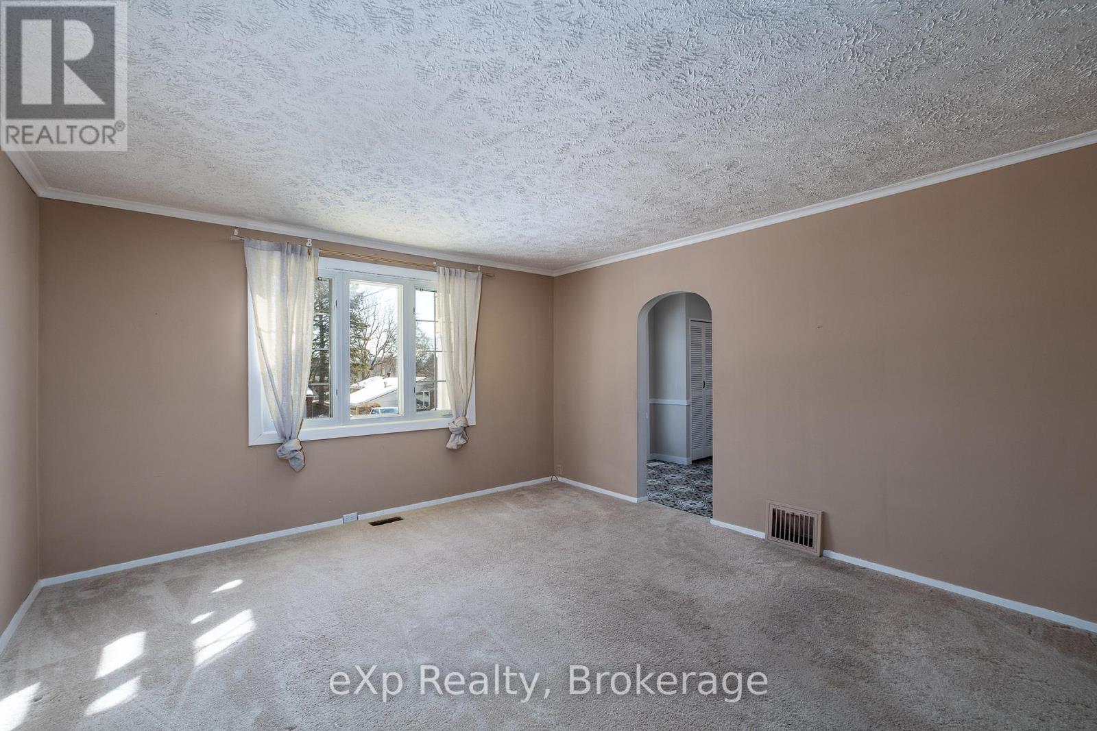 1760 5th Avenue W, Owen Sound, Ontario  N4K 5B8 - Photo 5 - X12861264