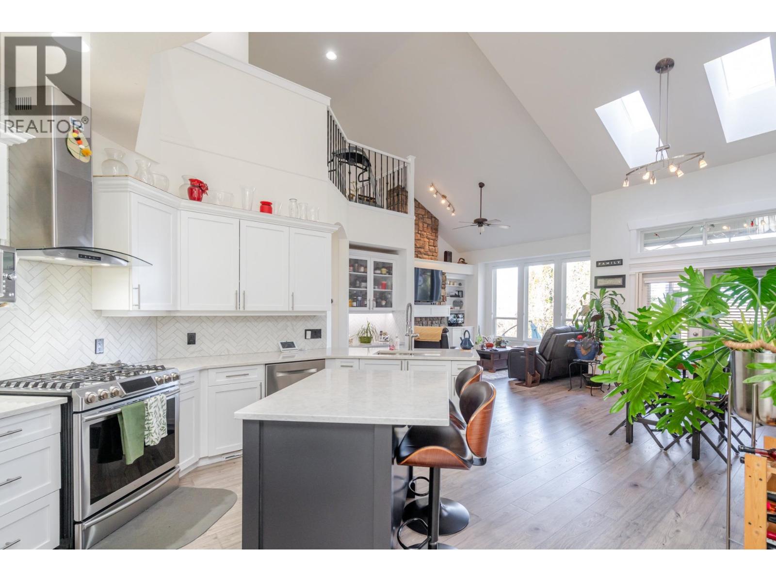 10510 Baker Place, Maple Ridge, British Columbia  V2W 2C2 - Photo 9 - R3095720