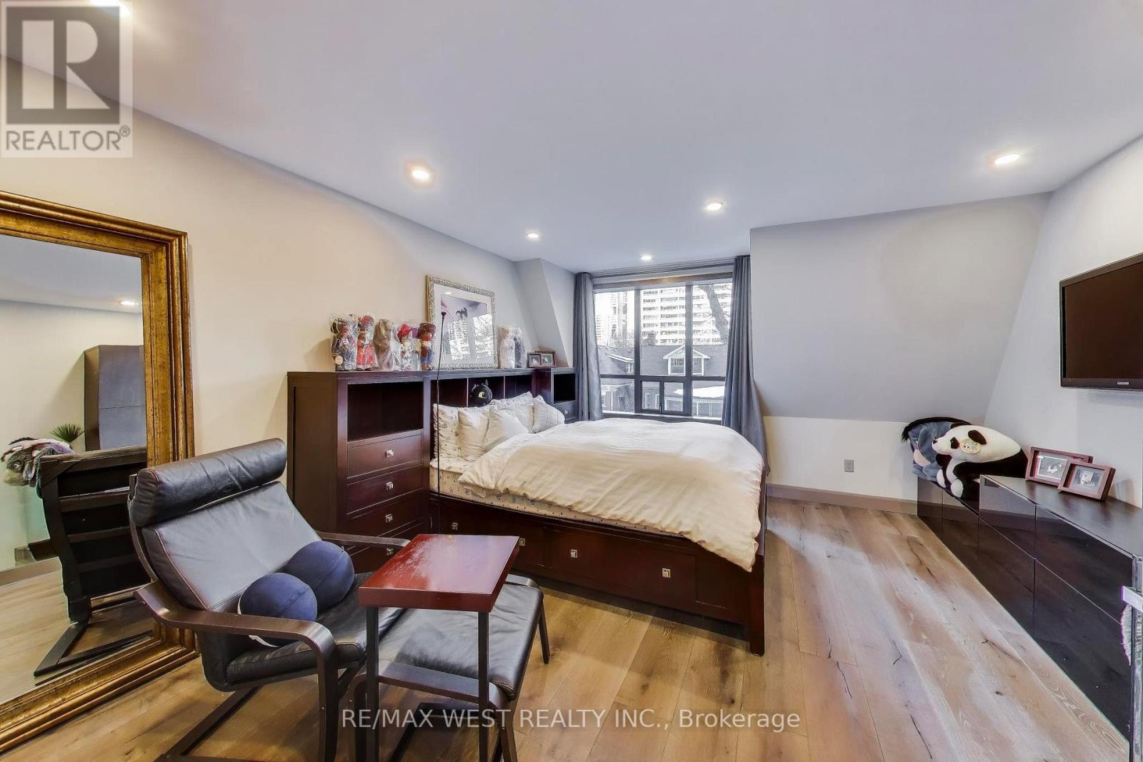 21 Dundonald Street, Toronto, Ontario  M4Y 1K3 - Photo 10 - C12861140