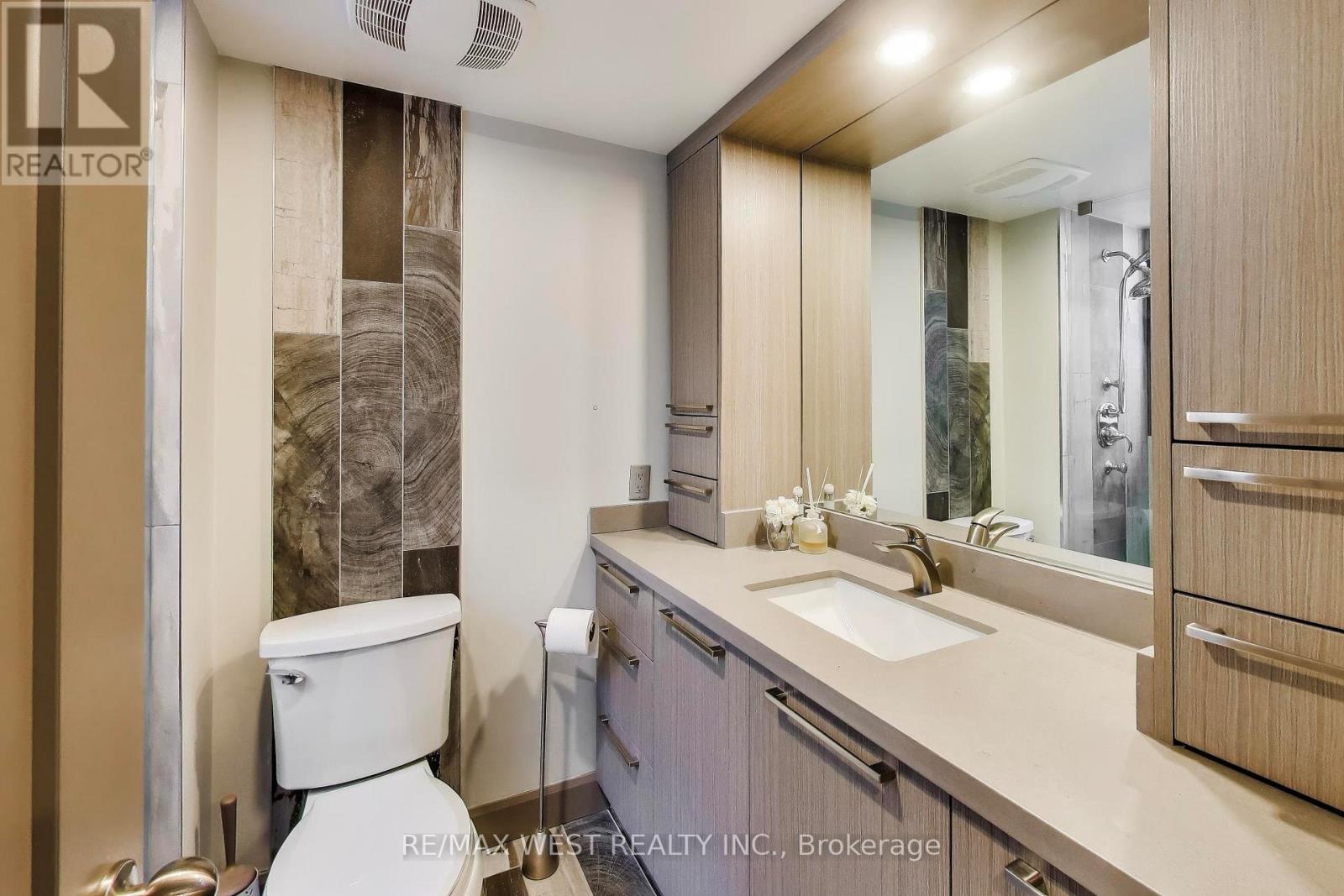 21 Dundonald Street, Toronto, Ontario  M4Y 1K3 - Photo 11 - C12861140