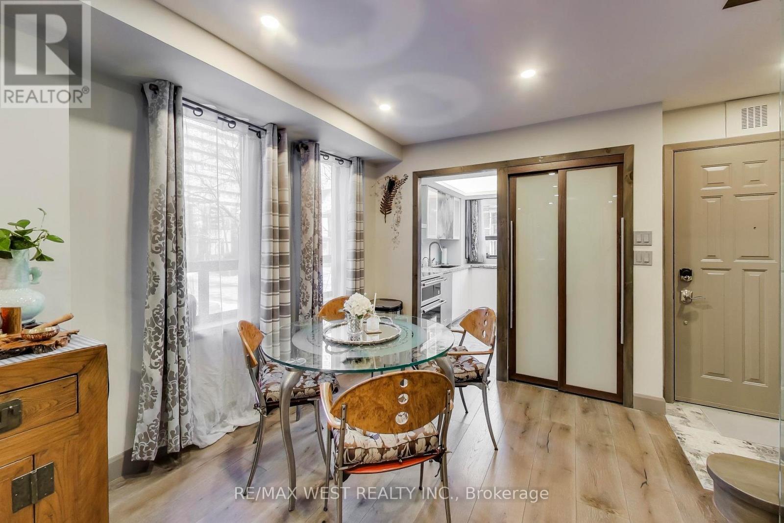 21 Dundonald Street, Toronto, Ontario  M4Y 1K3 - Photo 4 - C12861140