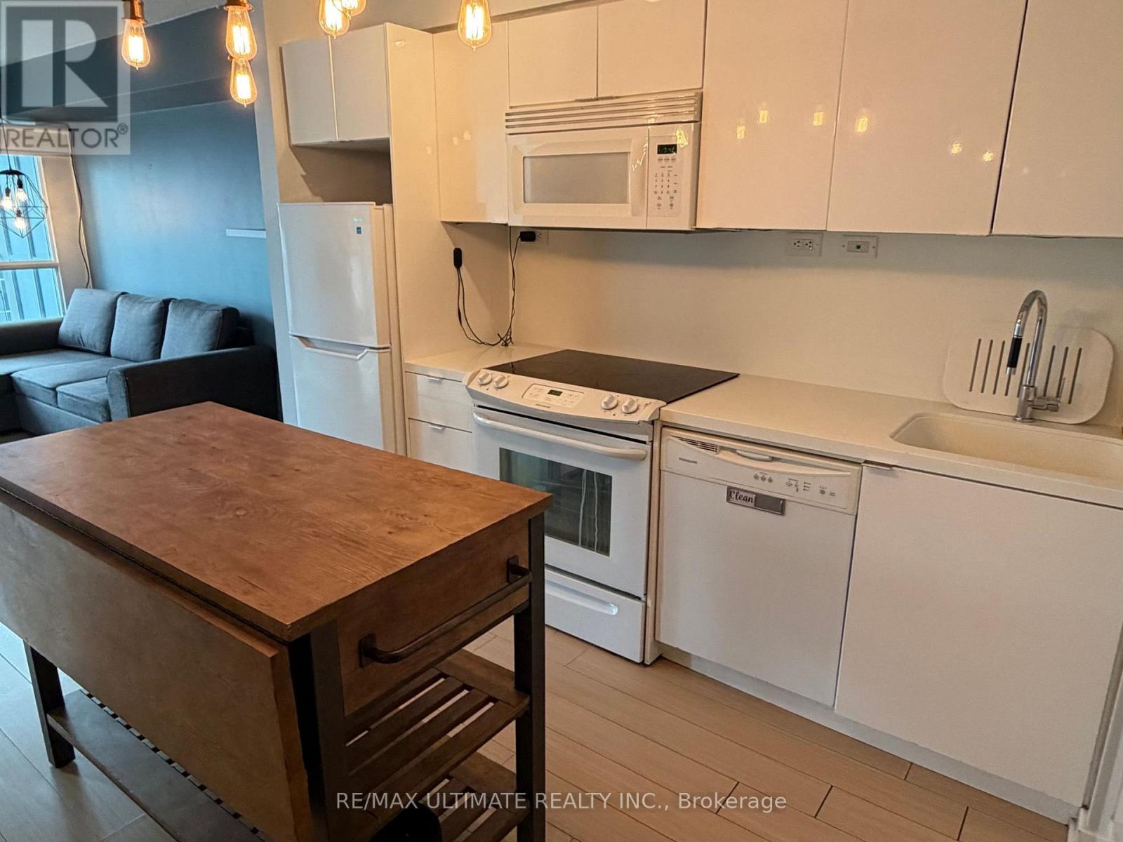 1105 - 15 Iceboat Terrace, Toronto, Ontario  M5V 4A5 - Photo 6 - C12861156
