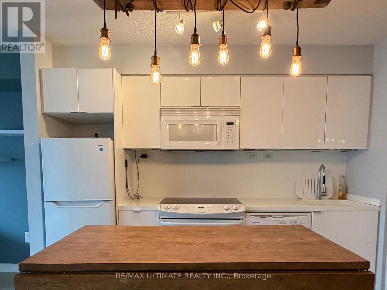 1105 - 15 Iceboat Terrace, Toronto, Ontario  M5V 4A5 - Photo 8 - C12861156