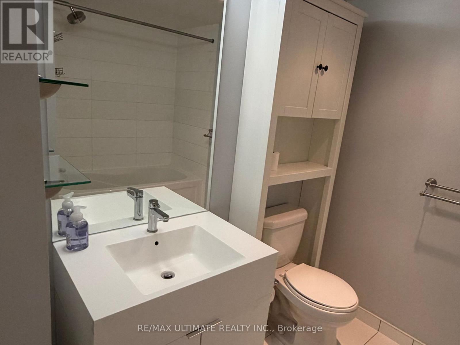 1105 - 15 Iceboat Terrace, Toronto, Ontario  M5V 4A5 - Photo 9 - C12861156