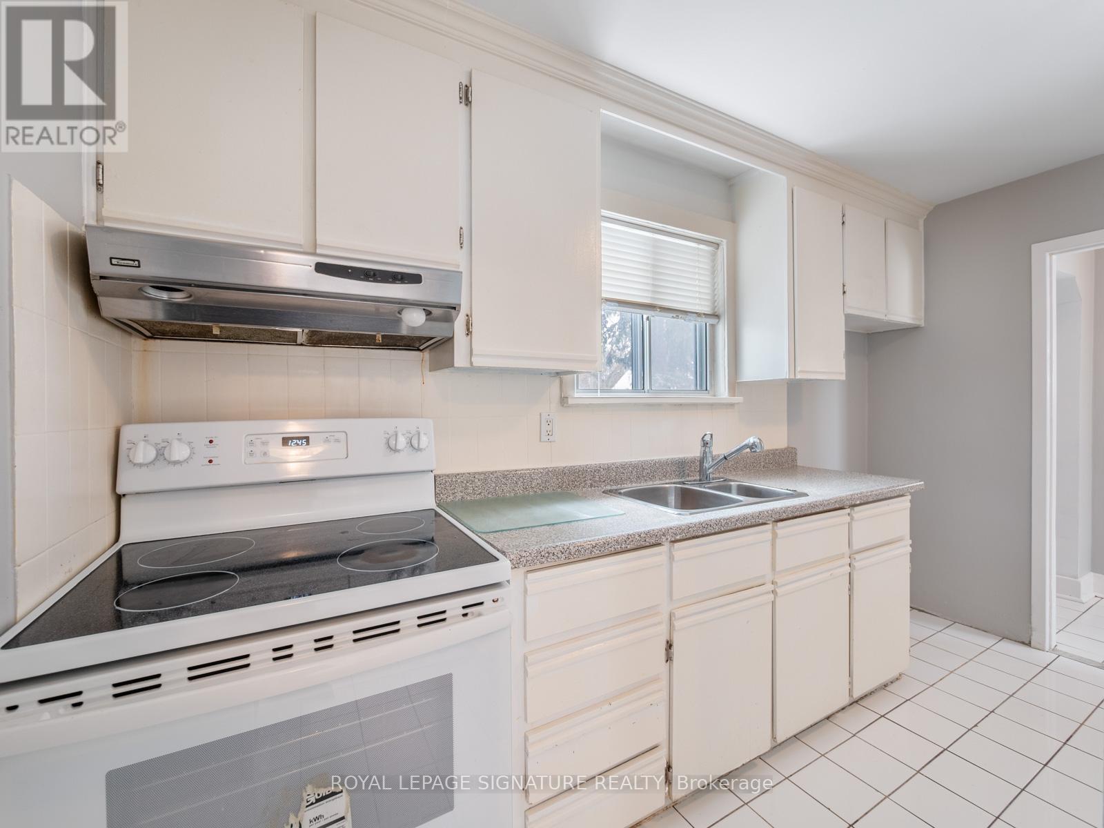27 King High Avenue, Toronto, Ontario  M3H 3A8 - Photo 7 - C12861250