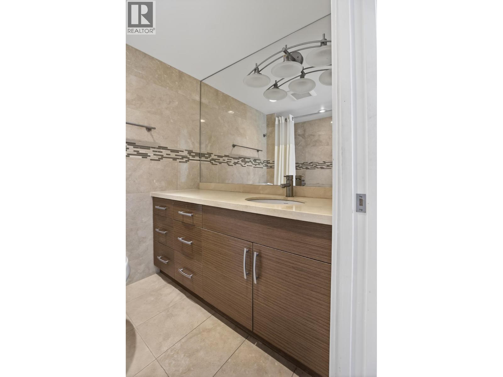 203 2090 Argyle Avenue, West Vancouver, British Columbia V7V 4R4 - Photo 34 - R3096212