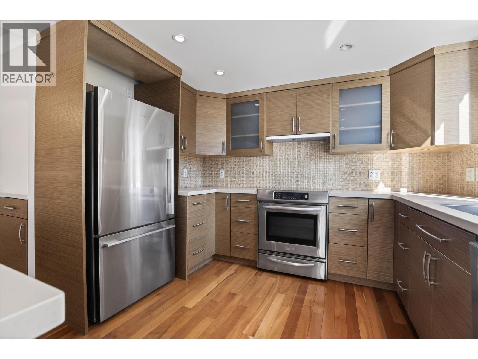 203 2090 Argyle Avenue, West Vancouver, British Columbia V7V 4R4 - Photo 14 - R3096212