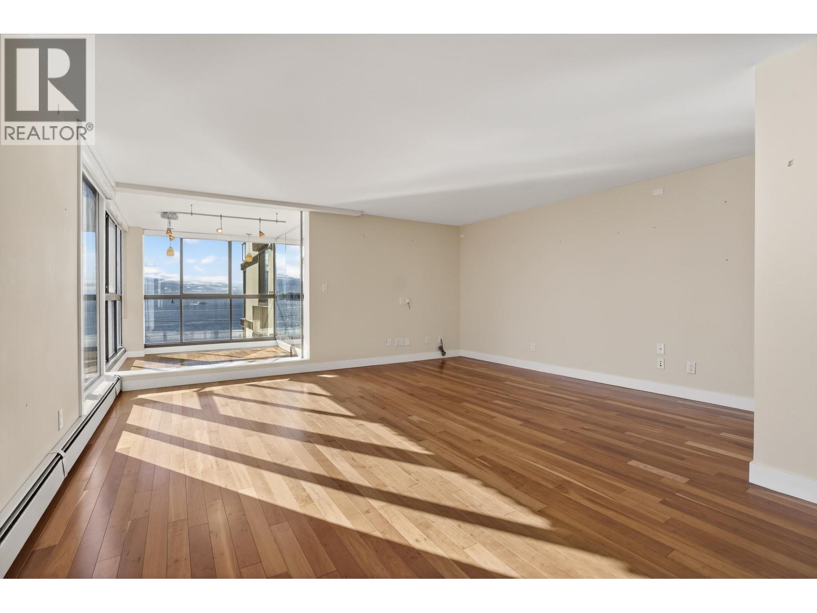 203 2090 Argyle Avenue, West Vancouver, British Columbia V7V 4R4 - Photo 10 - R3096212