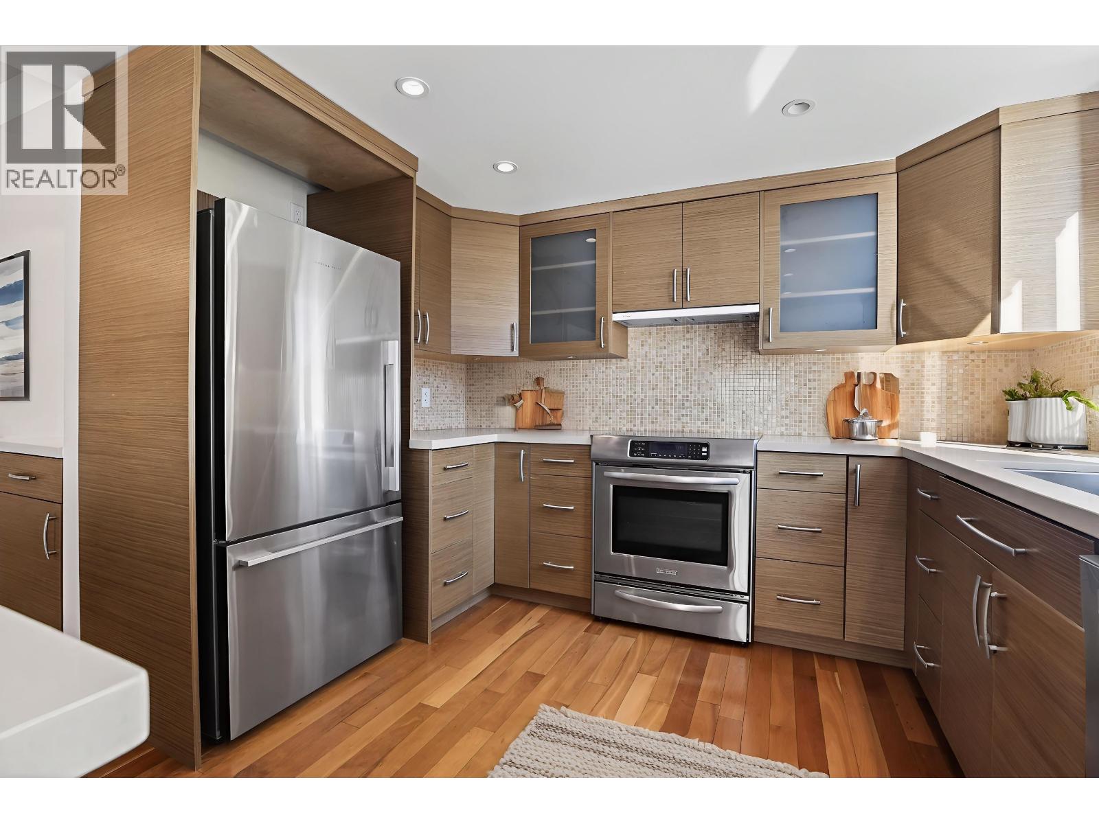 203 2090 Argyle Avenue, West Vancouver, British Columbia V7V 4R4 - Photo 13 - R3096212