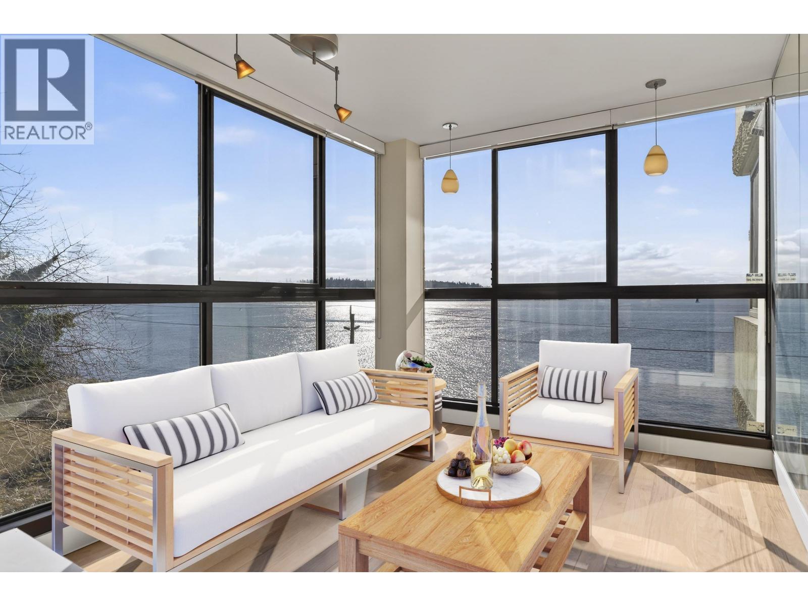 203 2090 Argyle Avenue, West Vancouver, British Columbia V7V 4R4 - Photo 3 - R3096212