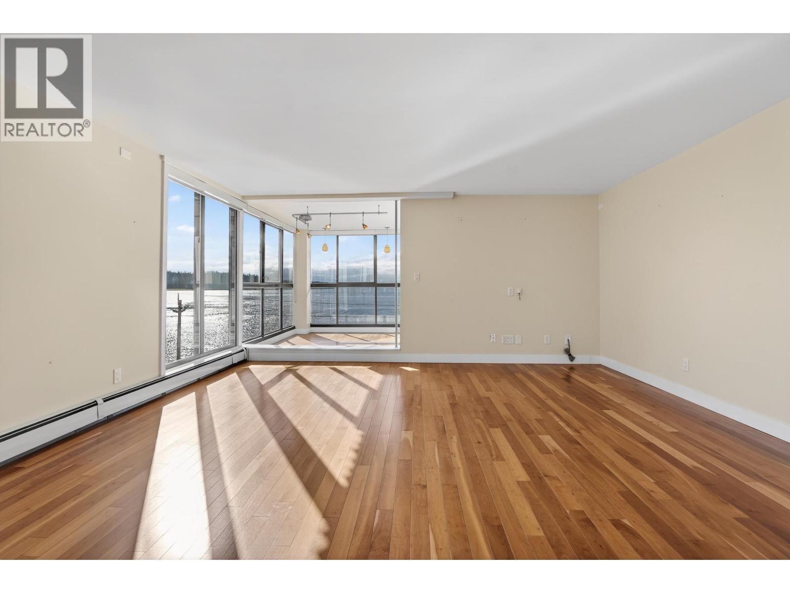 203 2090 Argyle Avenue, West Vancouver, British Columbia V7V 4R4 - Photo 8 - R3096212