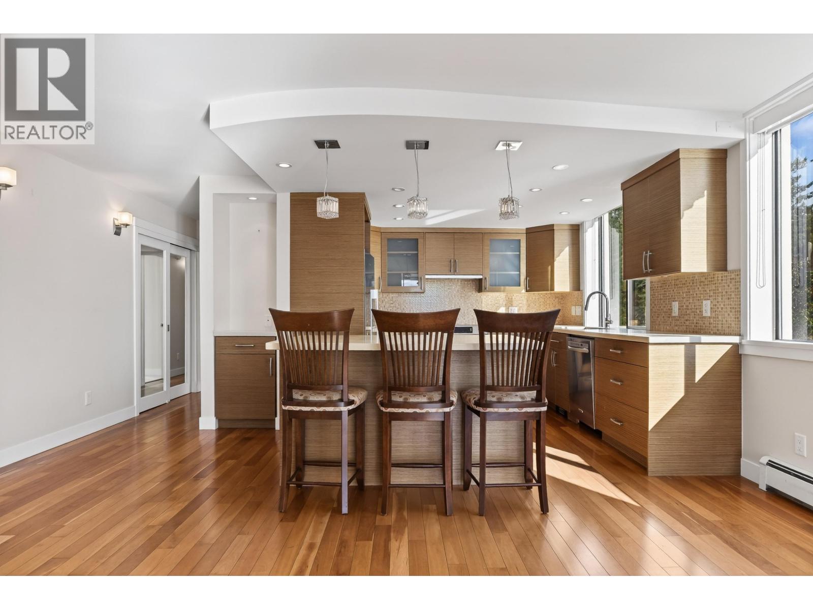 203 2090 Argyle Avenue, West Vancouver, British Columbia V7V 4R4 - Photo 11 - R3096212