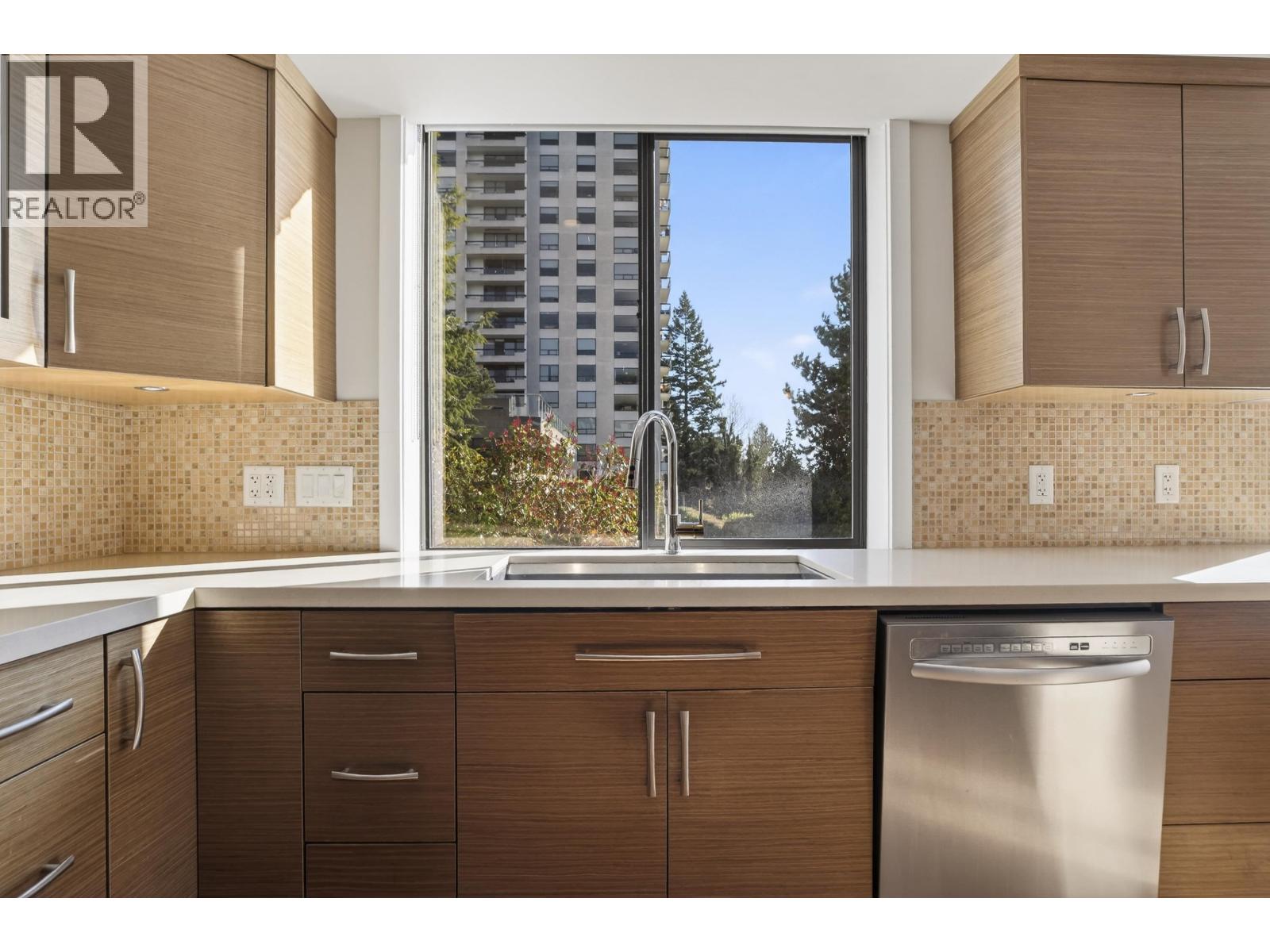 203 2090 Argyle Avenue, West Vancouver, British Columbia V7V 4R4 - Photo 16 - R3096212