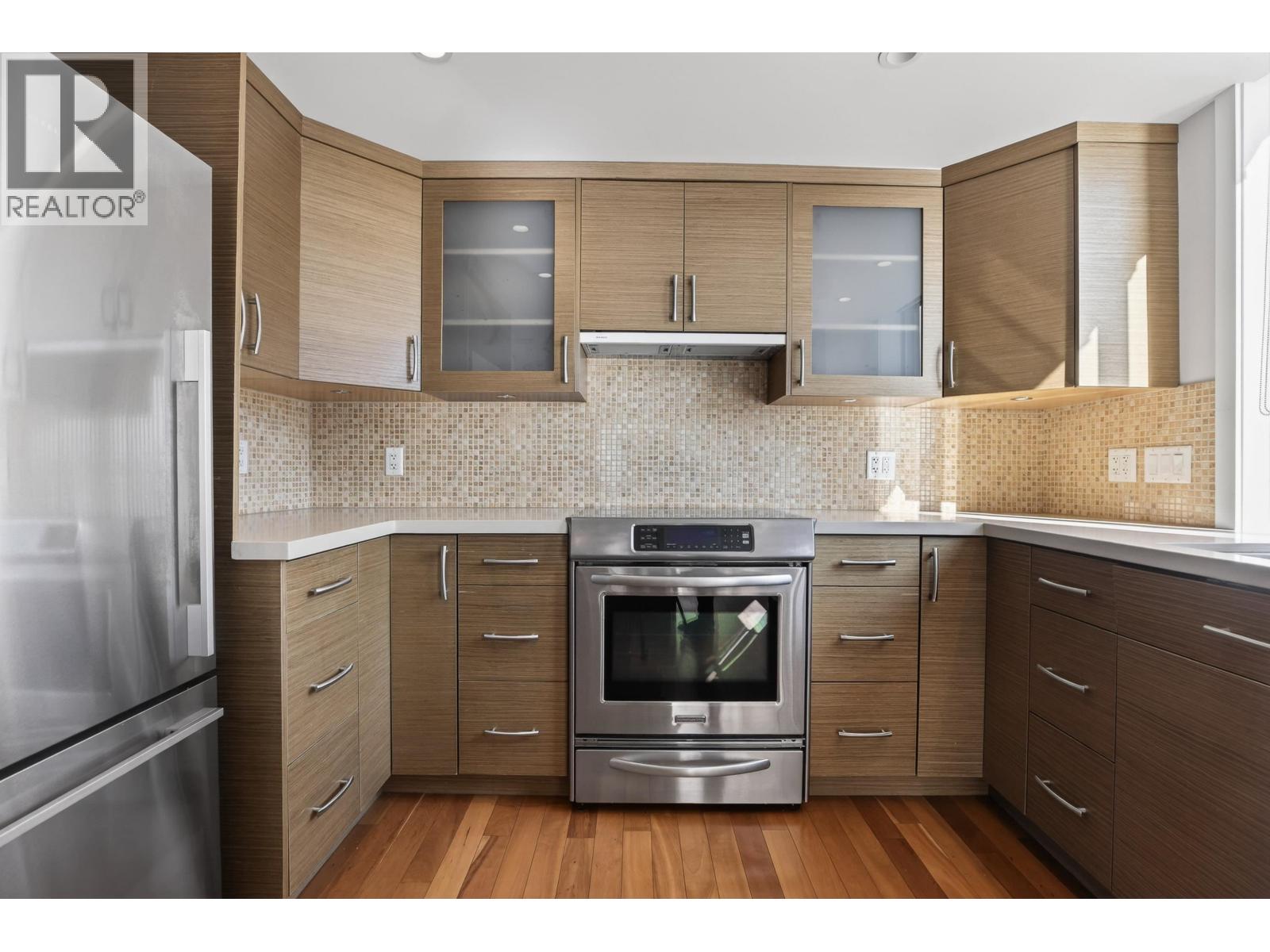 203 2090 Argyle Avenue, West Vancouver, British Columbia V7V 4R4 - Photo 15 - R3096212