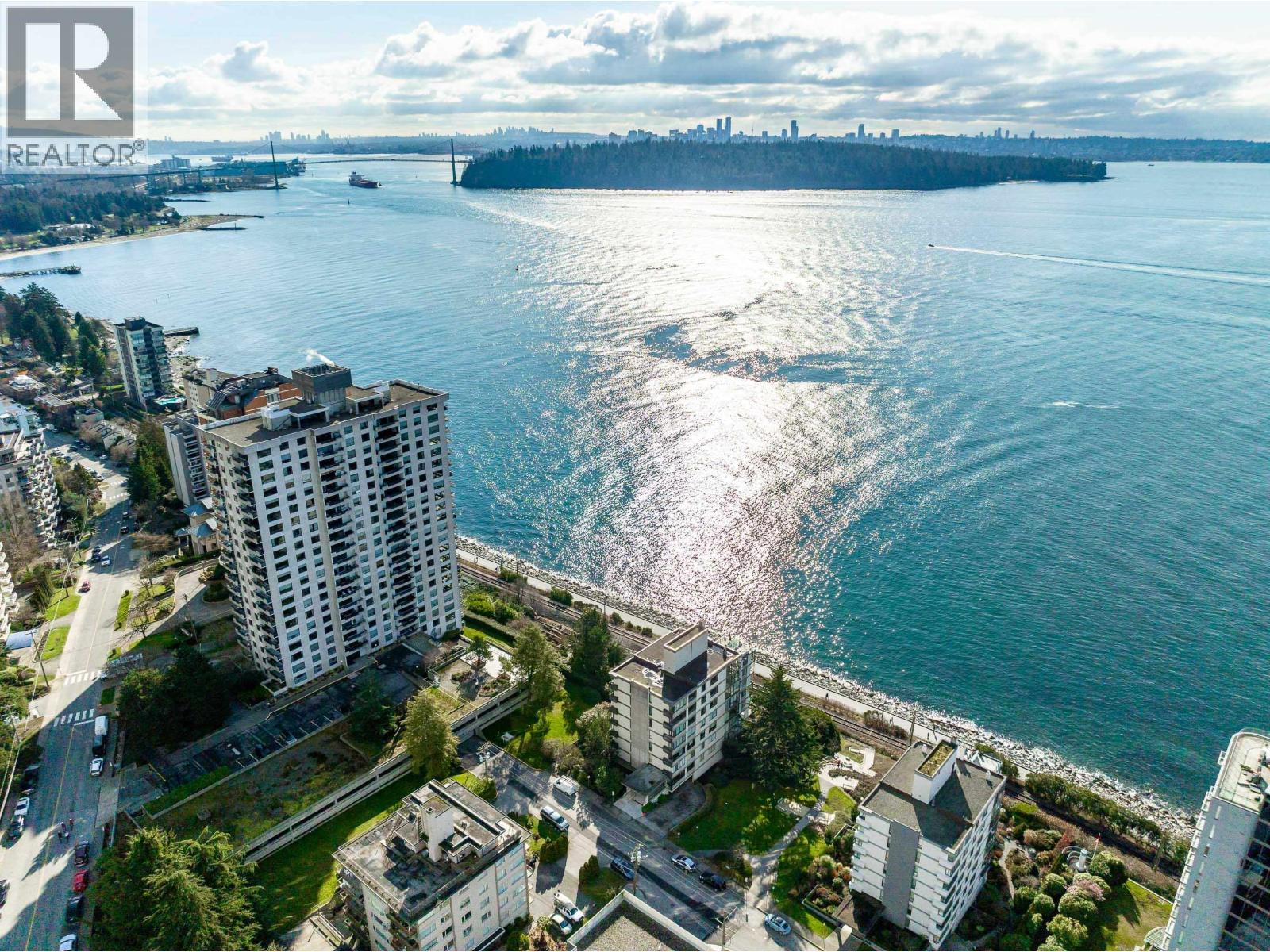 203 2090 Argyle Avenue, West Vancouver, British Columbia V7V 4R4 - Photo 35 - R3096212