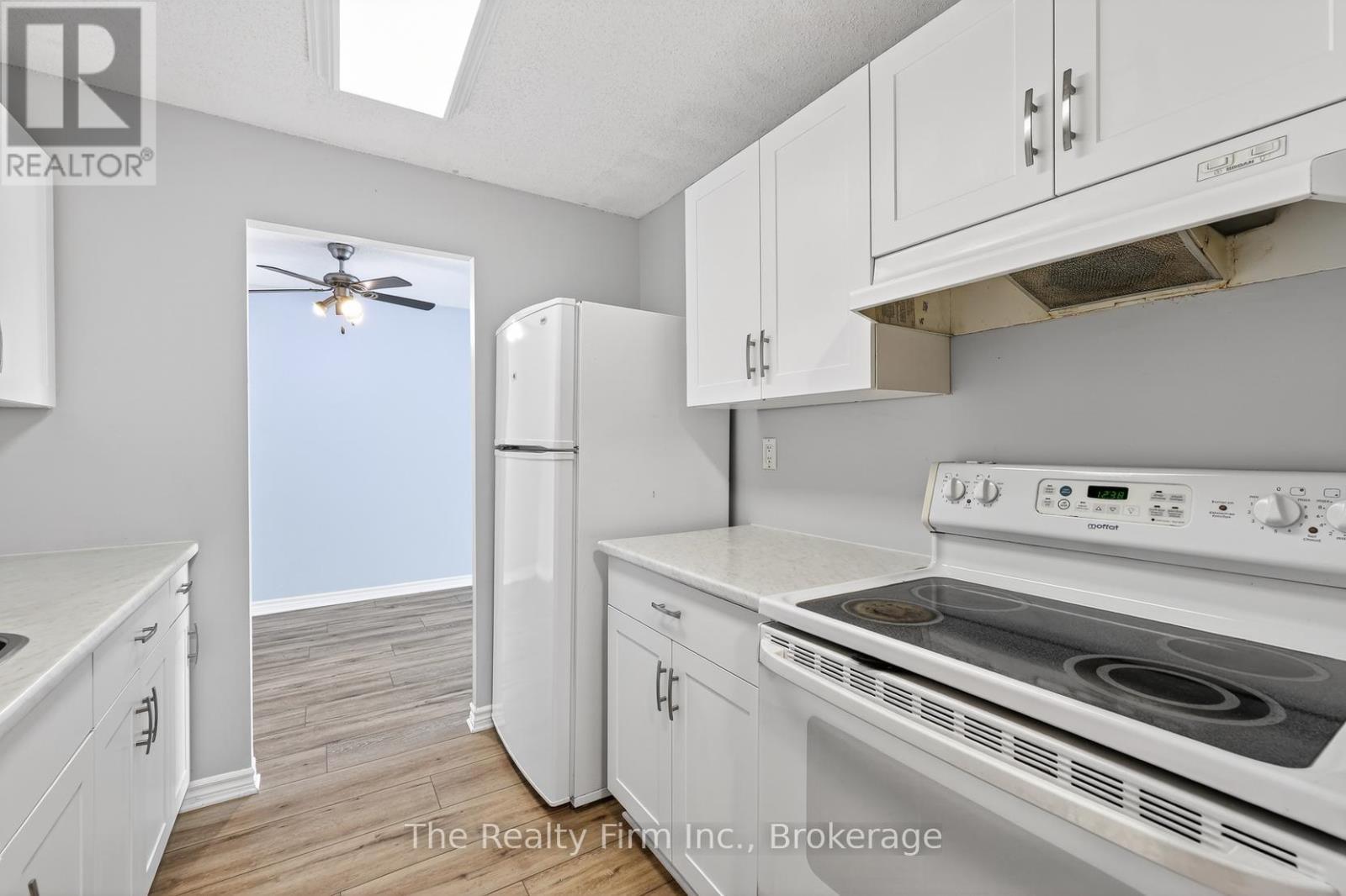 1515 - 45 Pond Mills Road, London South, Ontario  N5Z 4W5 - Photo 5 - X12861226