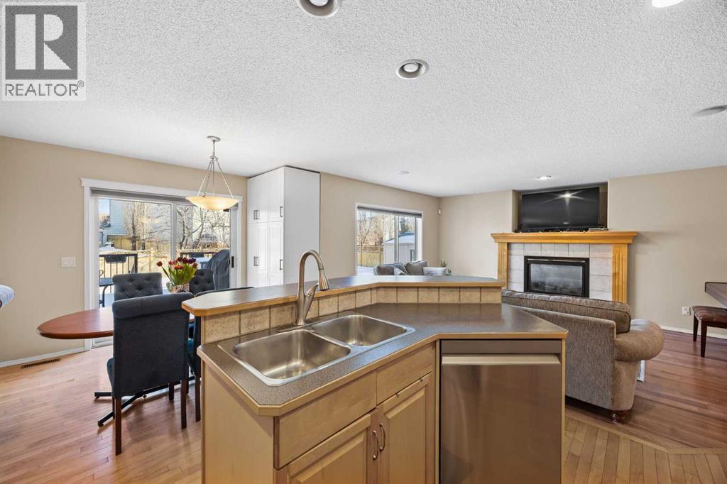 83 Cougarstone Way Sw, Calgary, Alberta  T3H 4Z6 - Photo 18 - A2289157