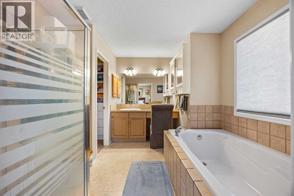 83 Cougarstone Way Sw, Calgary, Alberta  T3H 4Z6 - Photo 28 - A2289157