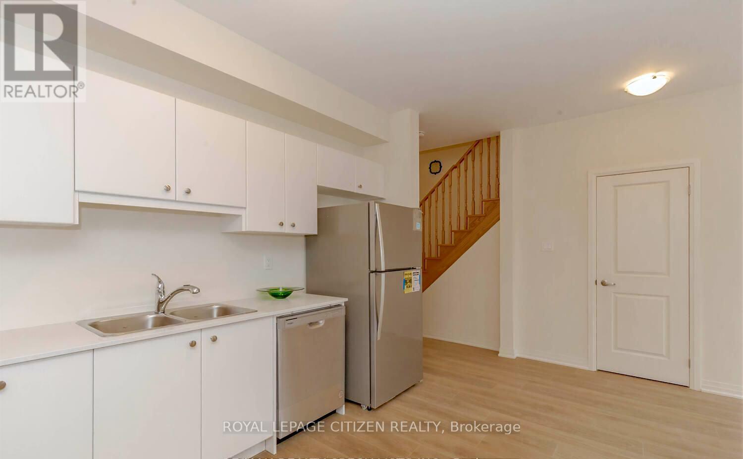 24 Esquire Way, Whitby, Ontario  L1R 0S7 - Photo 10 - E12861056