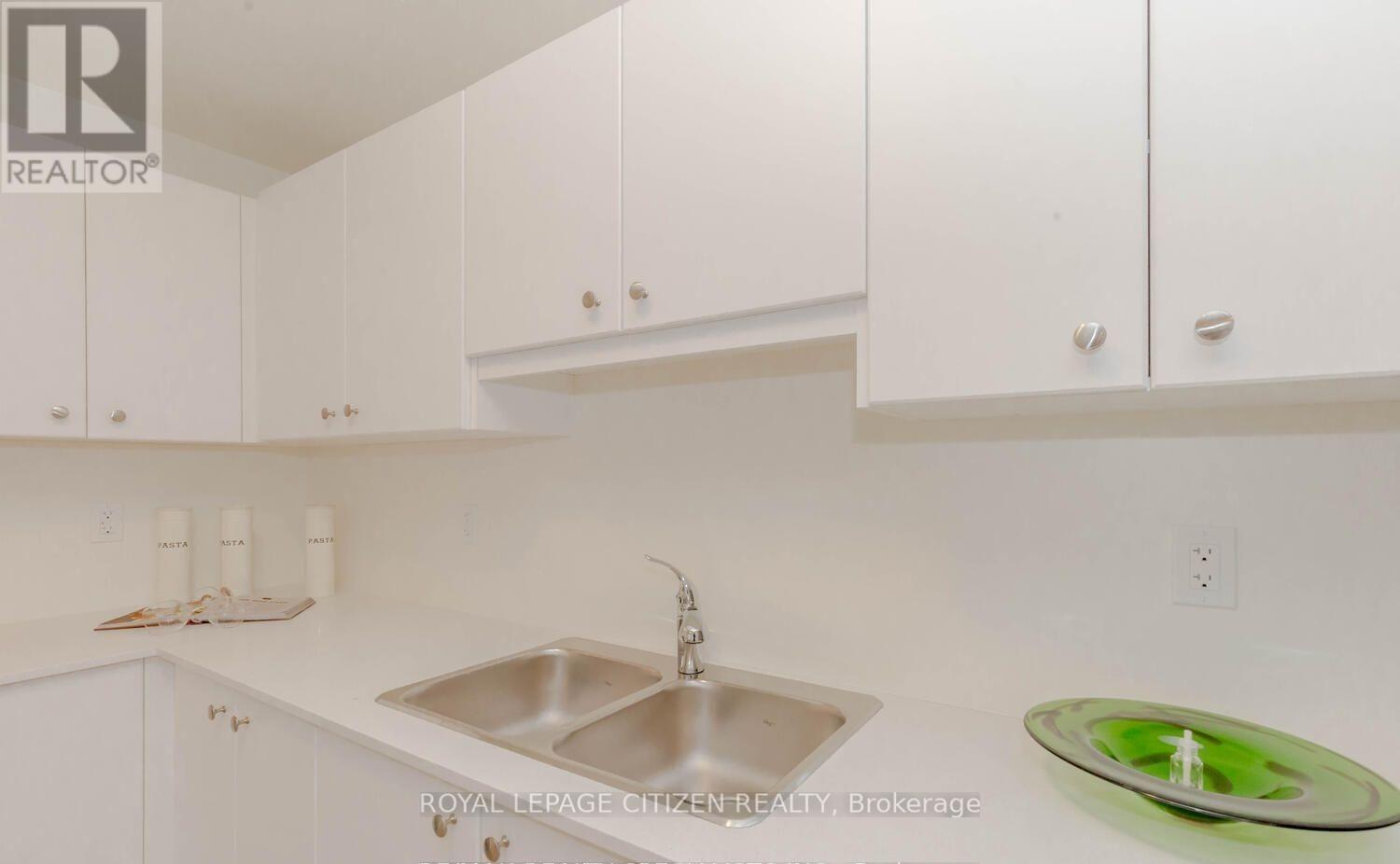 24 Esquire Way, Whitby, Ontario  L1R 0S7 - Photo 11 - E12861056