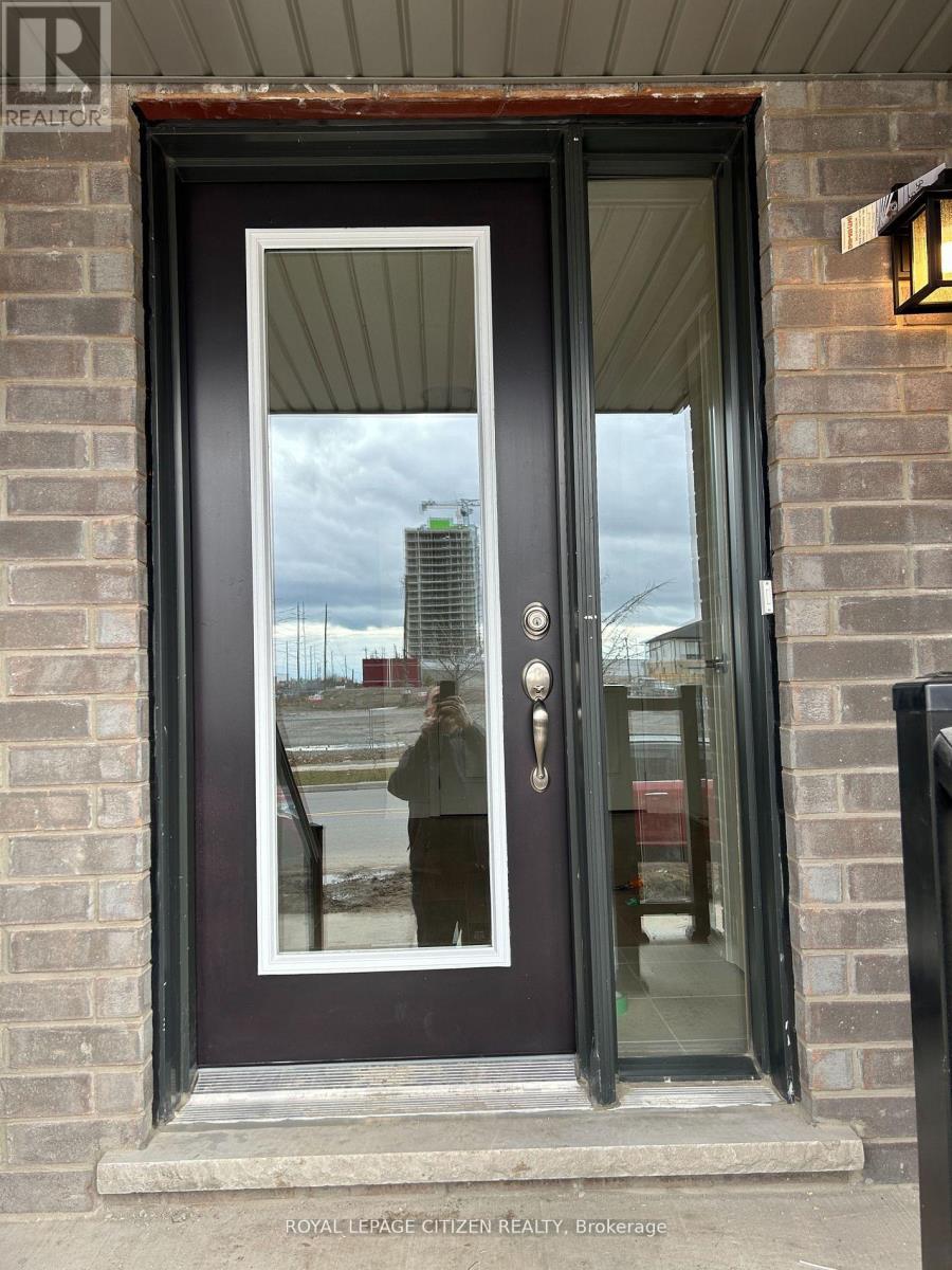 24 Esquire Way, Whitby, Ontario  L1R 0S7 - Photo 3 - E12861056