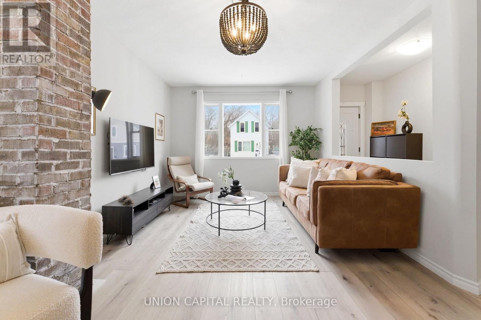 200 COURT STREET, Oshawa, Ontario