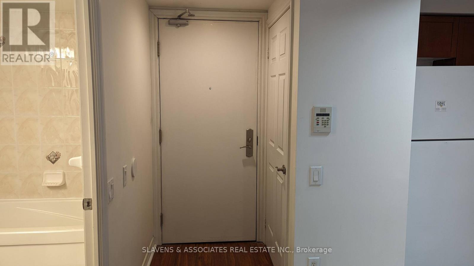 402 - 61 Town Centre Court, Toronto, Ontario  M1P 5C5 - Photo 3 - E12861112