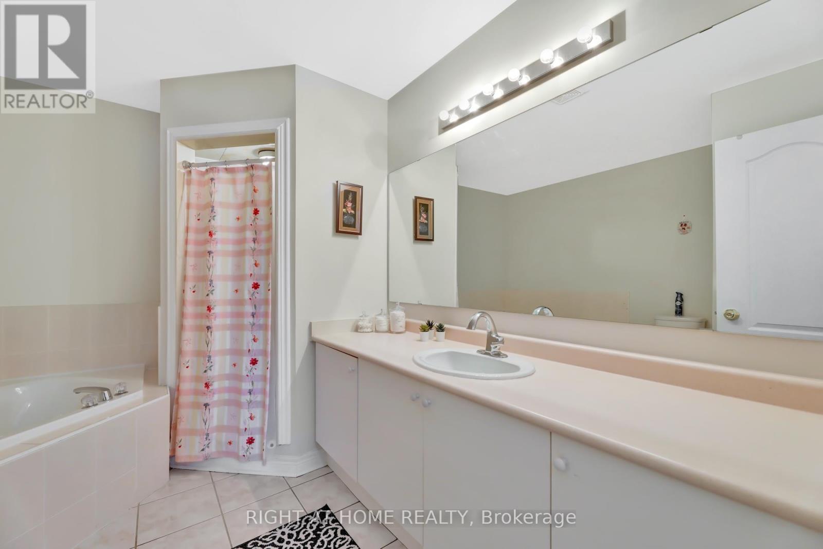 62 Martini Drive, Richmond Hill, Ontario  L4S 2T7 - Photo 17 - N12861004