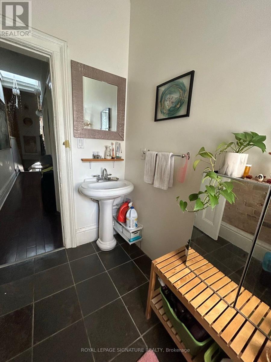 Upper - 263 Wellesley Street E, Toronto, Ontario  M4X 1G8 - Photo 12 - C12861238